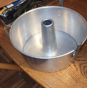 WALKER WARE EUC ALUMINUM 2 PIECE TUBE PAN